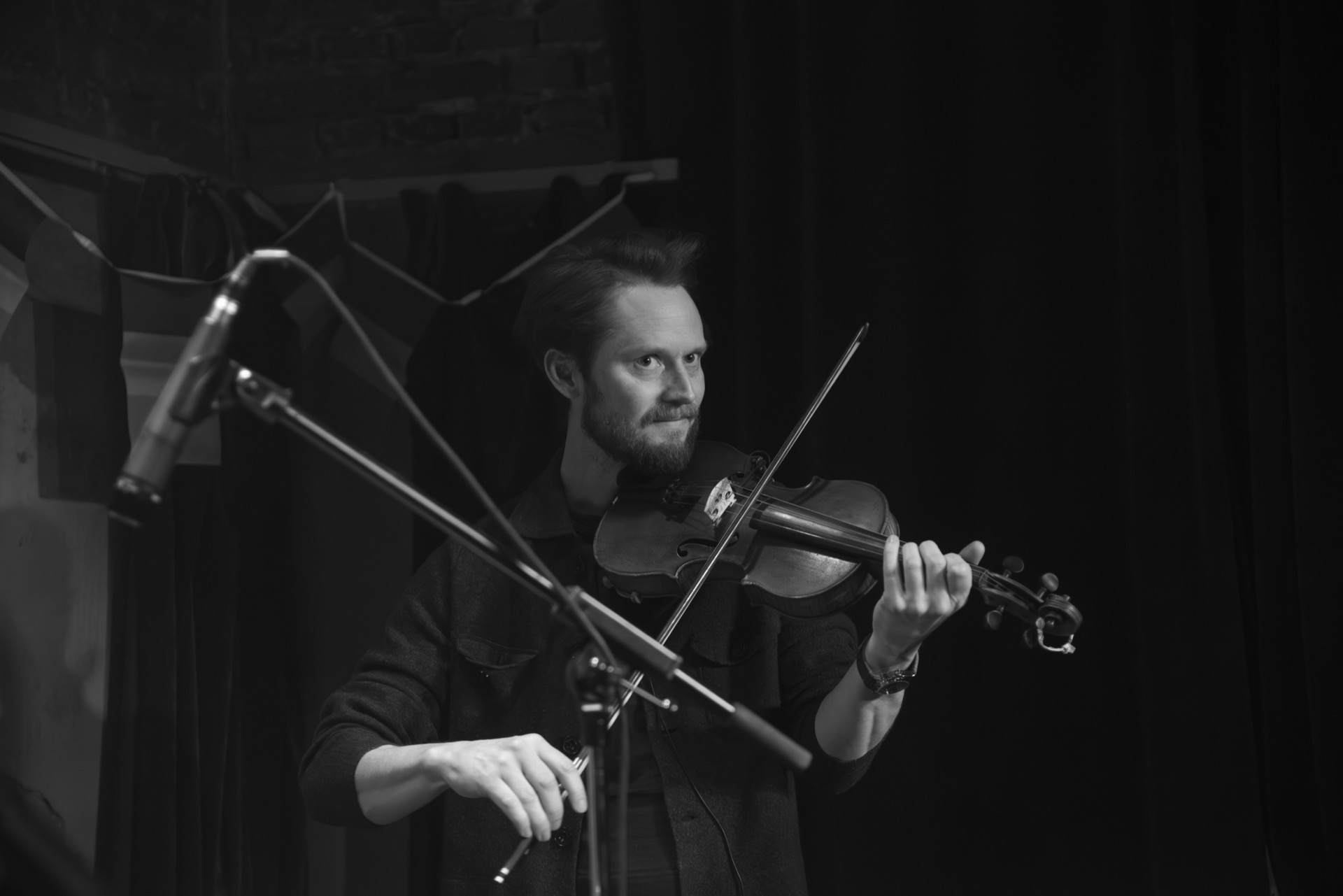 Mac Na Galla at Contrast